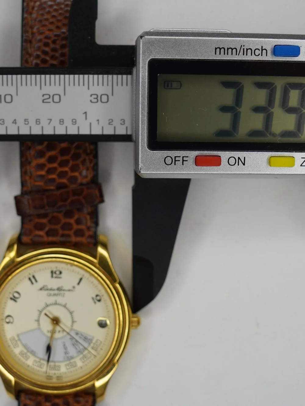 Eddie Bauer Quartz Day-Date Calendar Gold-Tone Cream Dial Japan Movt Wristwatch